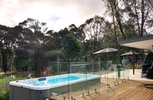 Hepburn House | Indulge at Amore: Spa Retreat with Wood Fire & Breakfast