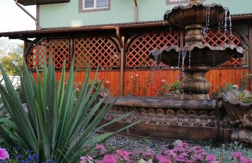 Zaporiz'ka oblast House | Discover Amore MIO: Pet-Friendly Retreat with Breakfast