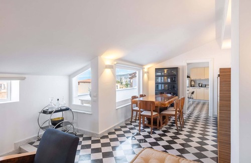 Sorrento City Centre Apartment | AMORE RENTALS - Apartment The Roof with Terrace and Sea View