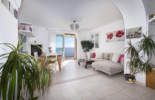 Liparlati House | Family-Friendly Getaway at AMORE RENTALS - Casa Paradisea