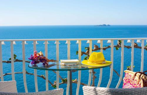 Arienzo Villa | Elegant Villa Le Sirene with Pool and Oceanfront Views