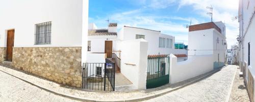 Alcala de los Gazules Apartment | Pet-Friendly Amores Loft Rural with Hot Tub & Great Reviews