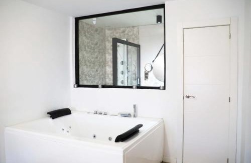 Alcala de los Gazules Apartment | Pet-Friendly Amores Loft Rural with Hot Tub & Great Reviews