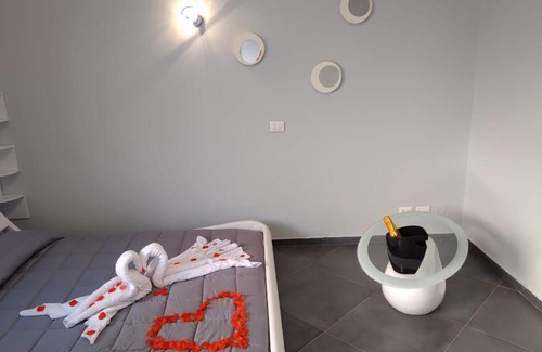 Civitavecchia House | Amos Port-Suite: Family-Friendly Stay with Hot Tub Access