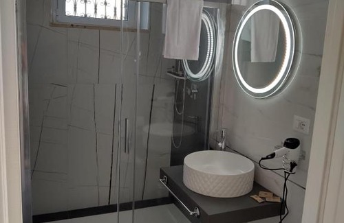 Civitavecchia House | Amos Port-Suite: Family-Friendly Stay with Hot Tub Access