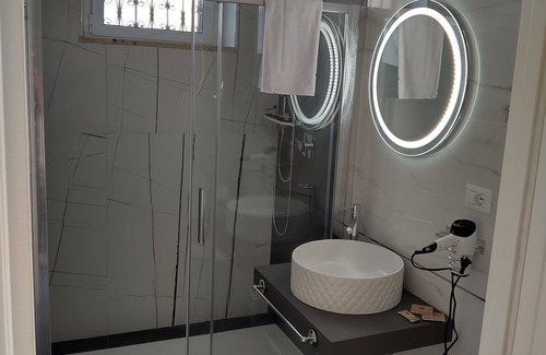 Civitavecchia Apartment | Experience Comfort at Amos Port-Suite with Hot Tub & Spa