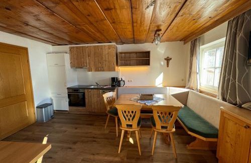 Dorfgastein Apartment | Relax at Amosergut: Family-Friendly with Pool & Hot Tub