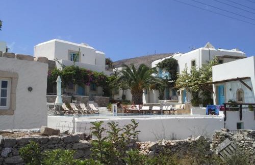 Chora Folegandros Hotel | Pet-Friendly Ampelos Hotel with Pool & Top Guest Rating 9.8