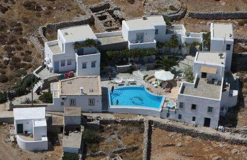 Chora Folegandros Hotel | Pet-Friendly Ampelos Hotel with Pool & Top Guest Rating 9.8