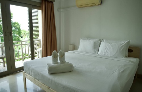 Mae Nam Hotel | Unforgettable Stay at Ampha Place Hotel: Rated 9.6/10