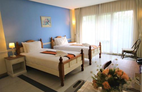 Samut Songkhram Hotel | Discover Amphawaree: Family-Friendly with Breakfast Included