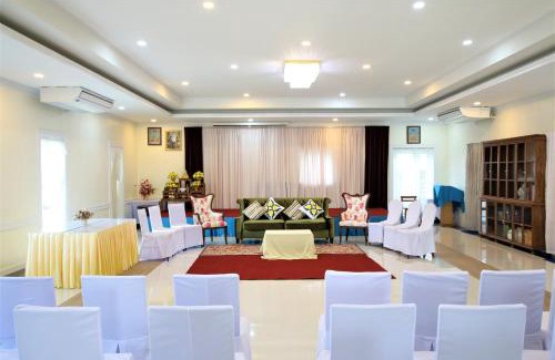Samut Songkhram Hotel | Discover Amphawaree: Family-Friendly with Breakfast Included