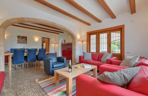 Montgo de Toscamar House | Amphora: Family-Friendly Retreat with Inviting Pool