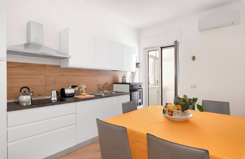 Sorrento City Centre Apartment | Central Sorrento Apartment with Top Amenities & Perfect Score