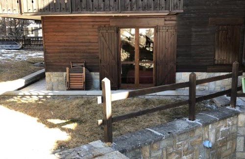 Champoluc Apartment | Comfortable Monolocale in Central Champoluc with Ocean View