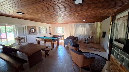 Jaguaruna House | Spacious Country House with Tranquil Lagoon Retreat