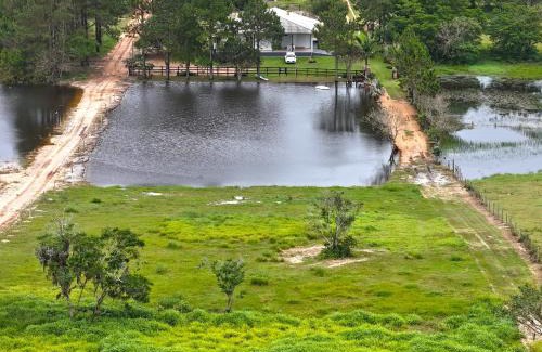 Jaguaruna House | Spacious Country House with Tranquil Lagoon Retreat