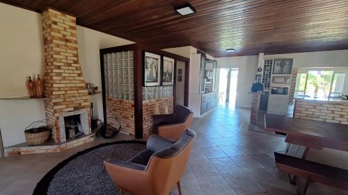 Jaguaruna House | Spacious Country House with Tranquil Lagoon Retreat