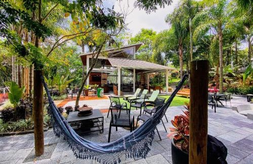 Carapicuiba House | Serene Retreat Surrounded by Nature with Breakfast Included