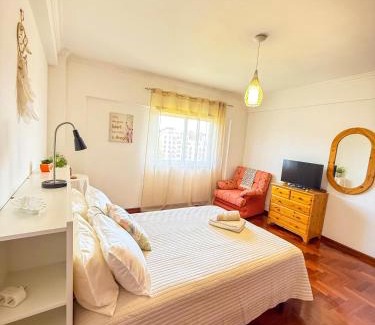 Corroios House | Ample Double Room Garden View Good Natural Light SuperHost Stay