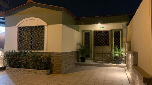 La Aurora Villa | Amplia Casa con Piscina en Guayaquil, La Aurora