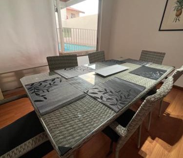 Cavancha House | Guest Rated 10/10: Spacious Home with Pool in Residential Area