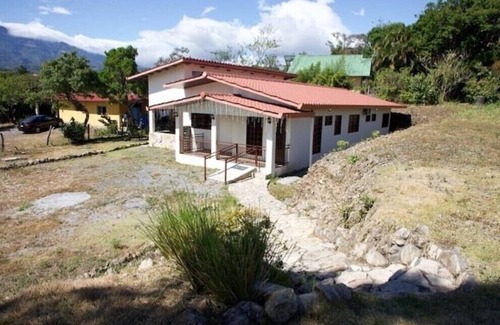 Alto Boquete House | Family Room in Alto Boquete with Kitchen & Wifi Amenities