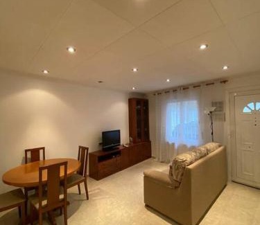 Mataro Apartment | Bright Apartment with AC, 15 Min Walk to the Beach