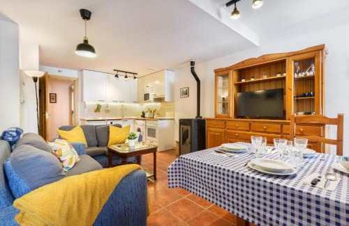 Canfranc Apartment | Spacious Mountain Apartment with Terrace & Family-Friendly WiFi