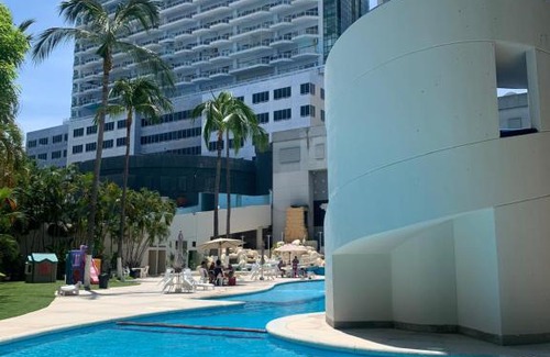 Costa Azul Apartment | Elegant Oceanfront Retreat with Private Beach in Acapulco