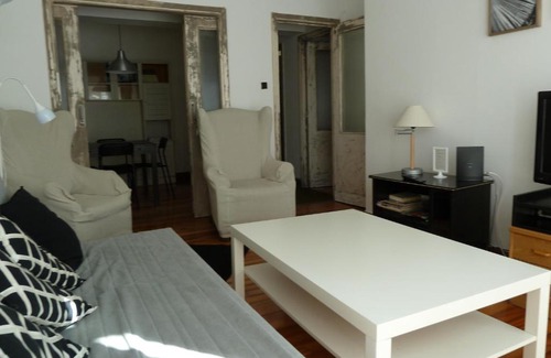 La Coruna Apartment | Bright and Central Apartment - Pet & Child Friendly Retreat