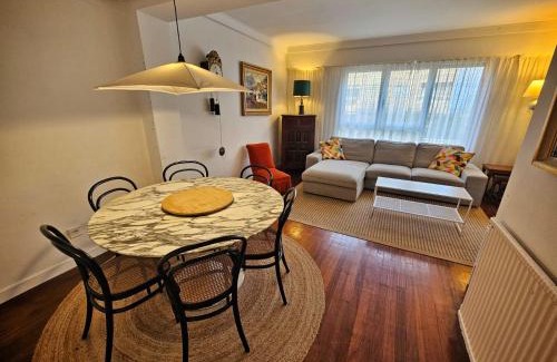 Zarautz Apartment | Spacious Beachside Apartment with Garage and Ocean View