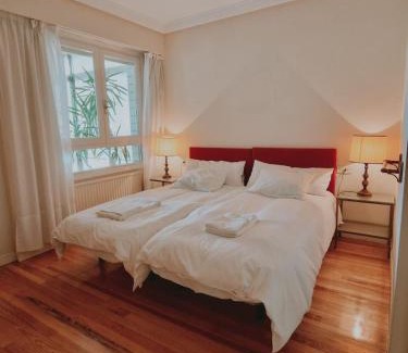Zarautz Apartment | Spacious Beachside Apartment with Garage and Ocean View