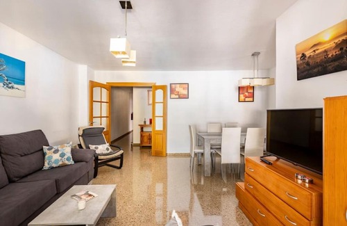 El Molinillo Apartment | Tranquil Central Málaga Retreat with Ocean Views & Hot Tub