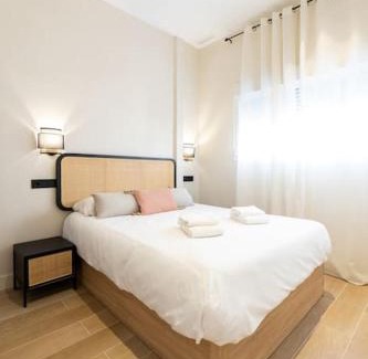 Almenara Apartment | Comfortable Apartment Near Plaza Castilla – 8/10 Guest Rated