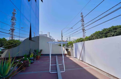 Monserrate Apartment | Amplio y en Céntrica Urbanización, segundo piso