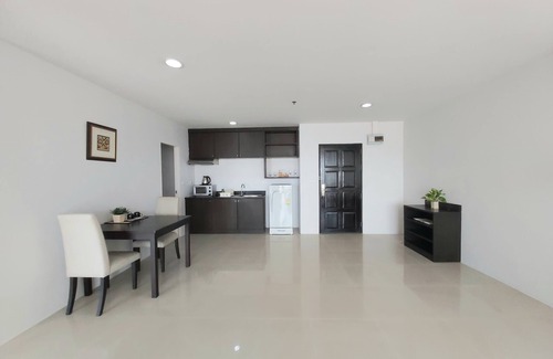 Uthai Hotel | Budget-Friendly Ampo Residence with Pool & Spa Amenities