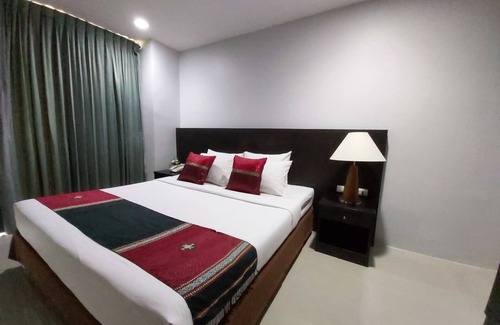 Uthai Hotel | Budget-Friendly Ampo Residence with Pool & Spa Amenities