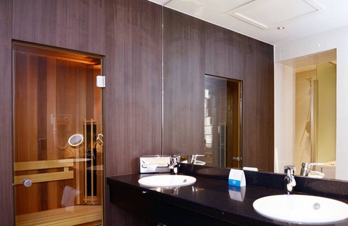 Wyck Hotel | Discover Amrâth Grand Hotel de l'Empereur: Pool & Dining