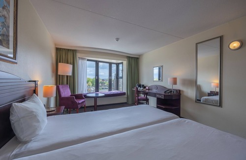 Wyck Hotel | Discover Amrâth Grand Hotel de l'Empereur: Pool & Dining
