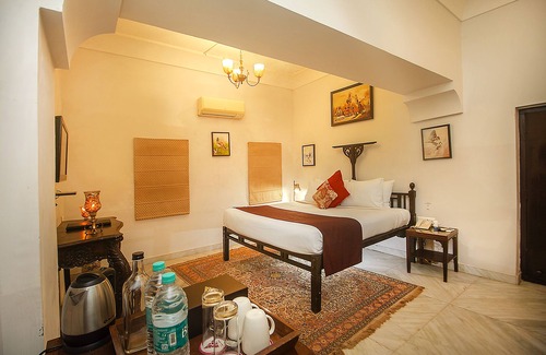 Peharsar Hotel | Charming Amritara Chandra Mahal Haveli with Pool & Dining