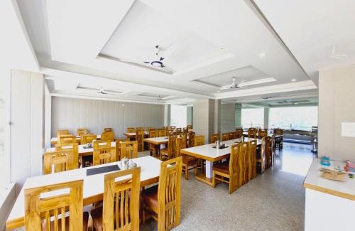 Ukhimath Hotel | Discover Amritara SunInn, Kedarnath - Family-Friendly Retreat