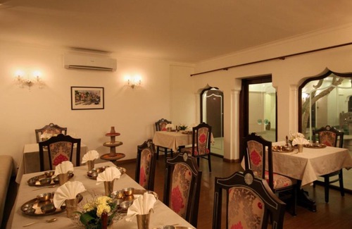 Varanasi Resort | Relax at Amritara Suryauday Haveli - 4-Star Family Retreat
