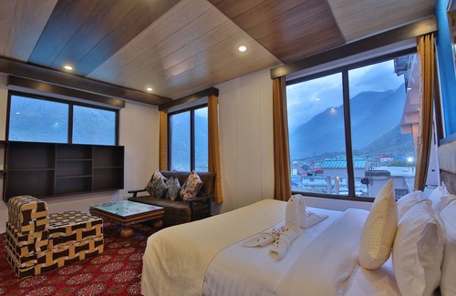 Badrinath Hotel | Discover Amritara The Avadh: Eco-Friendly Family Retreat