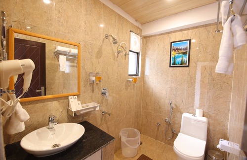 Badrinath Hotel | Discover Amritara The Avadh: Eco-Friendly Family Retreat