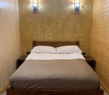 Noyemberyan Hotel | Exceptional Amroc Hotel: Family-Friendly with Hot Tub & Dining