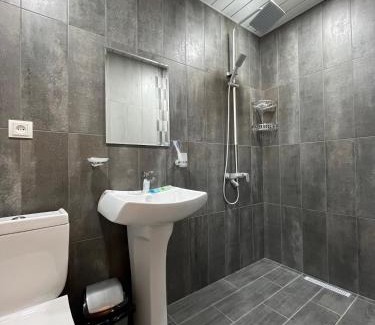 Noyemberyan Hotel | Exceptional Amroc Hotel: Family-Friendly with Hot Tub & Dining