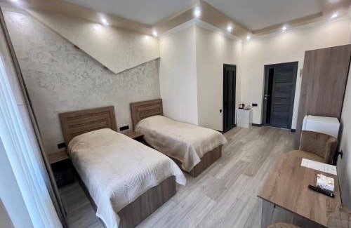 Noyemberyan Hotel | Exceptional Amroc Hotel: Family-Friendly with Hot Tub & Dining