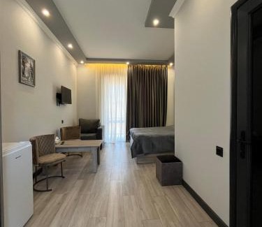 Noyemberyan Hotel | Exceptional Amroc Hotel: Family-Friendly with Hot Tub & Dining