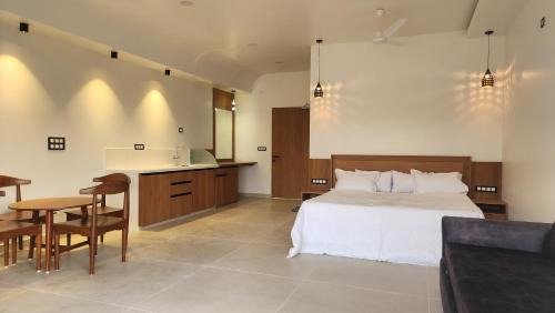 Bhuj House | Family-Friendly Amrutiya Farmview Suite for Your Getaway